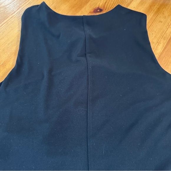 Black Sleeveless cinched back women top - Picture 4 of 9